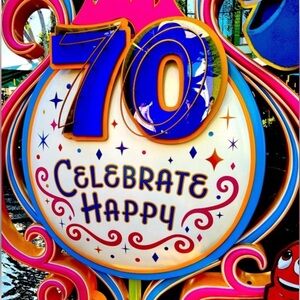 (1) ONE 1️⃣ DISNEYLAND 100 💯 TH
AINNIVERSARY SPIRIT JERSEY XL